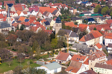Vue aérienne de Église catholique Saint-Pierre-et-Paul à Ober-Flörsheim dans le département Rhénanie-Palatinat, Allemagne