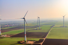 Vue aérienne de Chantier de construction d'éoliennes à Gabsheim dans le département Rhénanie-Palatinat, Allemagne