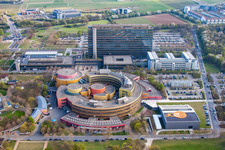 Vue aérienne de Espace extérieur et diffusion télévisée ZDF TV Garden à le quartier Lerchenberg in Mainz dans le département Rhénanie-Palatinat, Allemagne