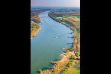Vue aérienne de Cargo sur le Rhin à la rampe de l'OTAN Ludwigshöhe à Ludwigshöhe dans le département Rhénanie-Palatinat, Allemagne