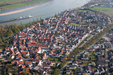 Vue aérienne de Zones riveraines du Rhin à le quartier Rheindürkheim in Worms dans le département Rhénanie-Palatinat, Allemagne