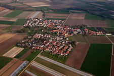 Vue aérienne de Kleinniedesheim dans le département Rhénanie-Palatinat, Allemagne