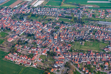 Vue aérienne de Gaustr à le quartier Geinsheim in Neustadt an der Weinstraße dans le département Rhénanie-Palatinat, Allemagne
