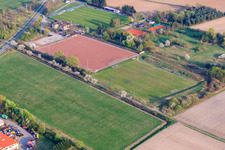 Vue aérienne de Terrains de sport de TC'86 Zeiskam eV à Zeiskam dans le département Rhénanie-Palatinat, Allemagne
