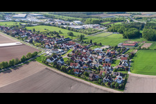 Vue aérienne de Panorama à le quartier Minderslachen in Kandel dans le département Rhénanie-Palatinat, Allemagne
