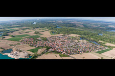 Photographie aérienne de Perspective panoramique de la vue locale des rues et maisons des quartiers résidentiels à Leimersheim dans le département Rhénanie-Palatinat, Allemagne