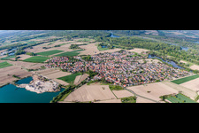Vue oblique de Perspective panoramique de la vue locale des rues et maisons des quartiers résidentiels à Leimersheim dans le département Rhénanie-Palatinat, Allemagne