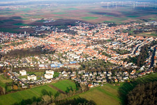 Vue aérienne de Du sud-ouest à le quartier Herxheim in Herxheim bei Landau dans le département Rhénanie-Palatinat, Allemagne
