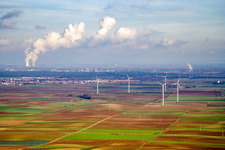 Vue aérienne de Éoliennes du sud-ouest à Knittelsheim dans le département Rhénanie-Palatinat, Allemagne