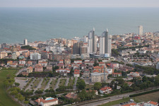 Lido di Jesolo dans le département Metropolitanstadt Venedig, Italie vu d'un drone