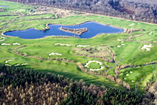 Superficie du terrain de golf complexe de golf domaine de campagne Dreihof à le quartier Dreihof in Essingen dans le département Rhénanie-Palatinat, Allemagne vue d'en haut