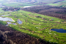 Superficie du terrain de golf complexe de golf domaine de campagne Dreihof à le quartier Dreihof in Essingen dans le département Rhénanie-Palatinat, Allemagne depuis l'avion