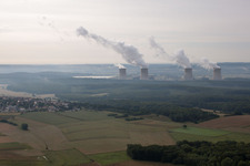 Vue aérienne de Cattenom, centrale nucléaire de l'ouest à Cattenom dans le département Moselle, France