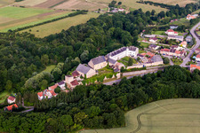 Vue aérienne de Ensemble châteaux de Roussy-le-bourg à Roussy-le-Village dans le département Moselle, France