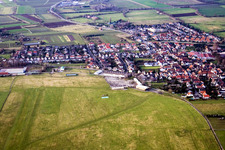 Vue aérienne de Rires-Speyerdorf, aérodrome à le quartier Speyerdorf in Neustadt an der Weinstraße dans le département Rhénanie-Palatinat, Allemagne