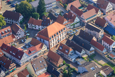 Vue aérienne de Hôtel de ville de Main Street à Kandel dans le département Rhénanie-Palatinat, Allemagne