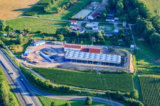 Centrale géothermique de Pfalzwerke geofuture GmbH à Insheim sur l'A65 à Insheim dans le département Rhénanie-Palatinat, Allemagne du point de vue du drone