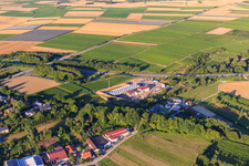 Centrale géothermique de Pfalzwerke geofuture GmbH à Insheim sur l'A65 à Insheim dans le département Rhénanie-Palatinat, Allemagne vu d'un drone