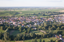 Vue d'oiseau de Quartier Billigheim in Billigheim-Ingenheim dans le département Rhénanie-Palatinat, Allemagne