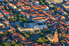 Vue aérienne de Hôtel de ville rénové sur la place du marché à Kandel dans le département Rhénanie-Palatinat, Allemagne