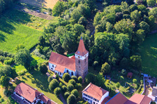 Vue aérienne de Église protestante à Minfeld dans le département Rhénanie-Palatinat, Allemagne