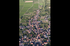 Vue oblique de Vue des rues et des maisons des quartiers résidentiels à Oberotterbach dans le département Rhénanie-Palatinat, Allemagne