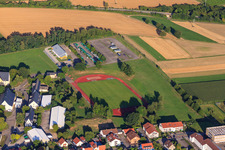 Photographie aérienne de Terrain de sport à la caserne Mackensen à Bad Bergzabern dans le département Rhénanie-Palatinat, Allemagne