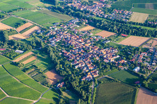 Quartier Heuchelheim in Heuchelheim-Klingen dans le département Rhénanie-Palatinat, Allemagne vue d'en haut
