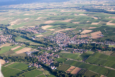 Vue aérienne de Quartier Ingenheim in Billigheim-Ingenheim dans le département Rhénanie-Palatinat, Allemagne