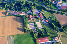 Vue aérienne de Obsthof Zirker KG et centre équestre à Langgasserweg à Herxheim bei Landau dans le département Rhénanie-Palatinat, Allemagne