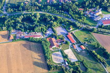 Vue aérienne de Obsthof Zirker KG et centre équestre à Langgasserweg à Herxheim bei Landau dans le département Rhénanie-Palatinat, Allemagne