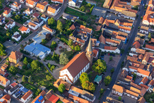 Vue oblique de Sainte-Marie de l'Assomption à Herxheim bei Landau dans le département Rhénanie-Palatinat, Allemagne