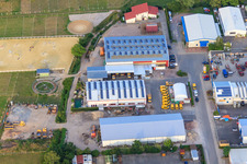 Vue aérienne de Zone industrielle de Gäxwald avec REGAB GmbH génie civil, emballage transparent Weber GmbH et Feinwerk précision et technologie de mesure GmbH & Co. KG à Herxheim bei Landau dans le département Rhénanie-Palatinat, Allemagne