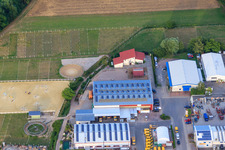 Vue aérienne de Zone industrielle de Gäxwald avec REGAB GmbH génie civil, emballage transparent Weber GmbH et Feinwerk précision et technologie de mesure GmbH & Co. KG à Herxheim bei Landau dans le département Rhénanie-Palatinat, Allemagne
