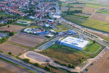 Zone commerciale Nord, nouveau bâtiment DBK à Rülzheim dans le département Rhénanie-Palatinat, Allemagne hors des airs