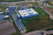 Vue aérienne de Nouveau bâtiment DBK David + Baader GmbH à Rülzheim dans le département Rhénanie-Palatinat, Allemagne