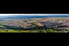 Vue oblique de Perspective panoramique (Palatinat) à le quartier Herxheim in Herxheim bei Landau dans le département Rhénanie-Palatinat, Allemagne