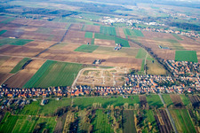 Vue aérienne de Saarstrasse depuis le sud à Kandel dans le département Rhénanie-Palatinat, Allemagne