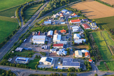 Vue aérienne de Zone industrielle Werkstraße avec INP Deutschland GmbH à le quartier Berghausen in Römerberg dans le département Rhénanie-Palatinat, Allemagne