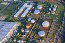 Dépôt de carburant TanQuid à l'aéroport à Speyer dans le département Rhénanie-Palatinat, Allemagne d'en haut