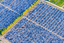 Photographie aérienne de Daimler GLC et entrepôt automobile de MOSOLF Logistics & Services GmbH sur l'île de Grün à Germersheim dans le département Rhénanie-Palatinat, Allemagne