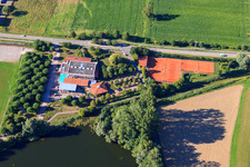 Vue oblique de Terrains de sport à Leimersheim dans le département Rhénanie-Palatinat, Allemagne