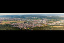 Vue aérienne de Vue panoramique des rues et des maisons des quartiers résidentiels à Sandhausen dans le département Bade-Wurtemberg, Allemagne