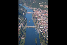 Vue aérienne de Neckaruferstrasse B37 à le quartier Voraltstadt in Heidelberg dans le département Bade-Wurtemberg, Allemagne