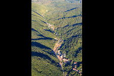 Vue aérienne de Kanzelbachtal depuis l'ouest avec Heinrich Kling Mälzerei GmbH & Co. KG à Schriesheim dans le département Bade-Wurtemberg, Allemagne
