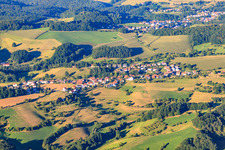 Vue aérienne de Vue du village depuis l'ouest à le quartier Rippenweier in Weinheim dans le département Bade-Wurtemberg, Allemagne