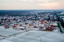Vue aérienne de Nouvelle zone de développement NE en hiver avec de la neige à le quartier Schaidt in Wörth am Rhein dans le département Rhénanie-Palatinat, Allemagne