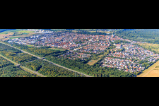Vue aérienne de Vue d'ensemble de la ville depuis le nord-est à Ketsch dans le département Bade-Wurtemberg, Allemagne