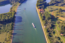 Vue aérienne de Cargos sur le Rhin à Germersheim dans le département Rhénanie-Palatinat, Allemagne