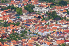 Vue aérienne de Fondation de l'Église Saint-Maurice et de Braunsche à Rülzheim dans le département Rhénanie-Palatinat, Allemagne